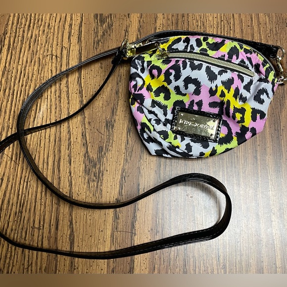 Betsey Johnson Handbags - Betsey Johnson Crossbody Bag